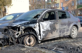 Oprócz radiowozu pożar znacznie uszkodził nieoznakowany samochód policyjny