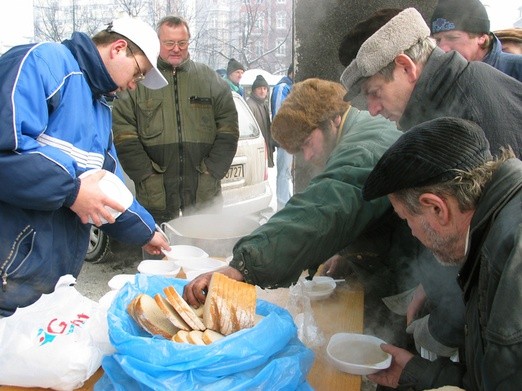 Ruszyła akcja wspierająca bezdomnych "2000 skarpet"