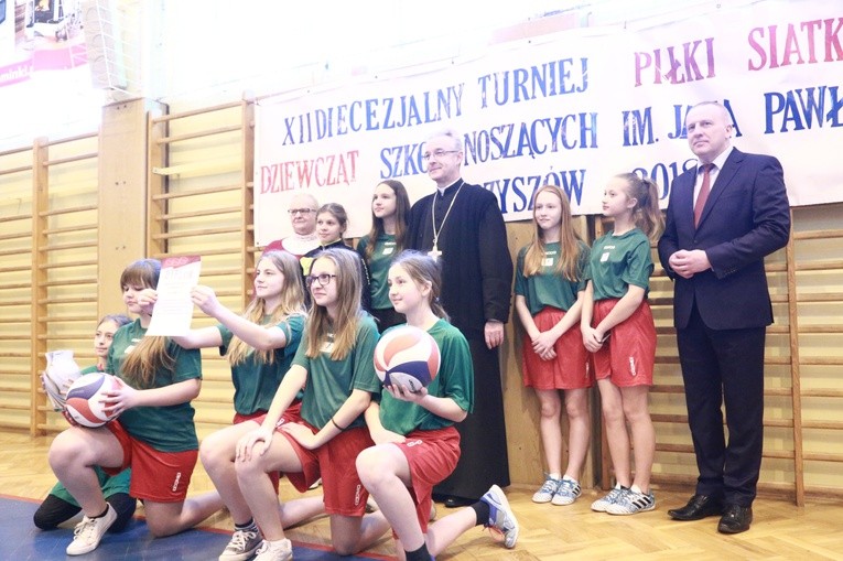 Turniej szkół Jana Pawła II