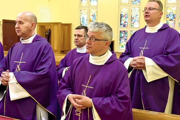 Obrady duchownych rozpoczęła Msza św. w kaplicy seminaryjnej.