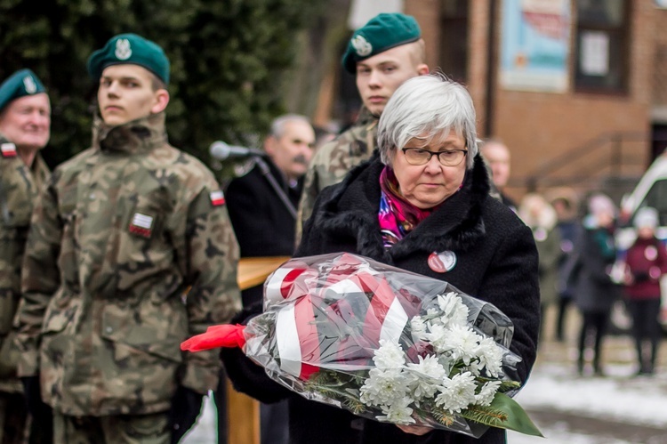 Cześć i chwała bohaterom