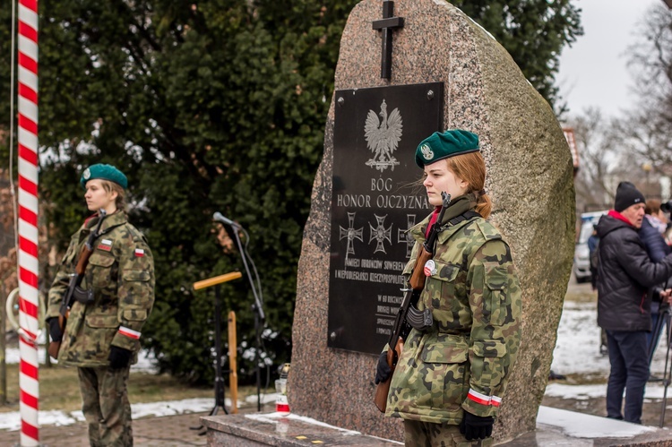 Cześć i chwała bohaterom