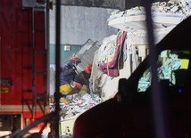 Poznań: Znaleziono ciało piątej ofiary katastrofy budowlanej