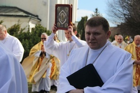 W ubiegłym roku - procesja do kościoła w Luszowicach
