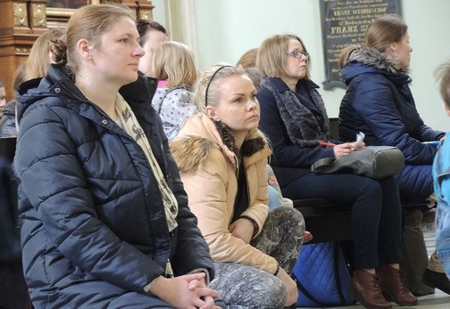 Mamy słuchały nauki i jednocześnie czuwały nad swoimi maluchami