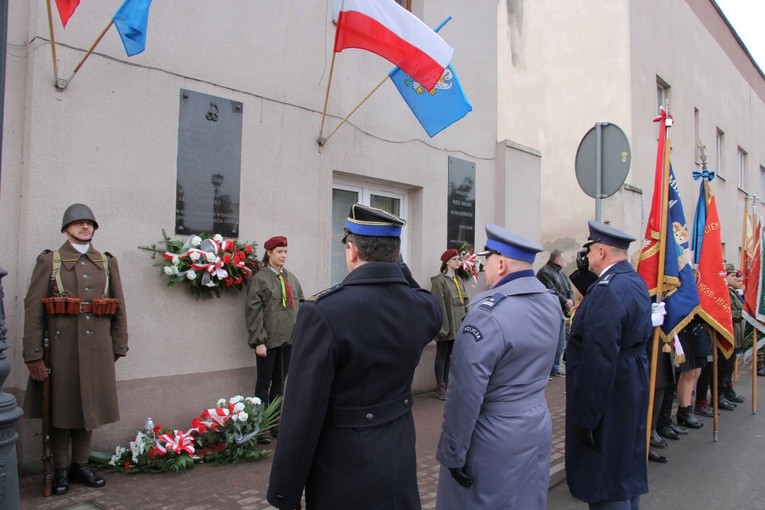 Delegacje oddały hołd uczestnikom spektakularnej akcji