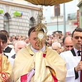 ◄	Procesja eucharystyczna jest jednym z przejawów kultu Jezusa w Najświętszym Sakramencie.