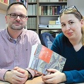 ◄	Dr Janusz Dargacz i Katarzyna Kurkowska zachęcają do kupienia nowej książki na stronie internetowej www.muzuemgdansk.pl.