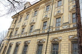 Wyremontowany fragment elewacji to tylko kropla w morzu koniecznych prac. W Lubiążu znajduje się najdłuższa barokowa fasada w Europie, licząca 223 m i posiadająca ponad 600 okien.