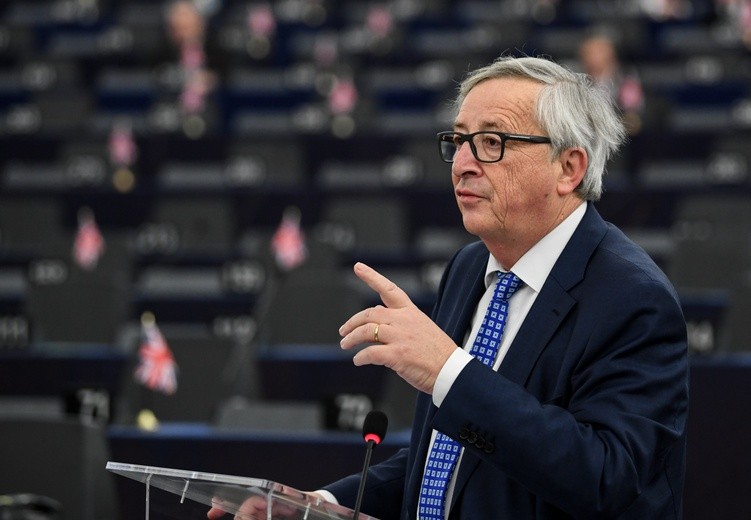 Juncker: Będziemy bronić naszych pracowników i przemysłu