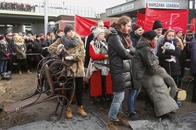 Inscenizacja na Dworcu Gdańskim w Warszawie. Stąd ruszały pociągi z opuszczającymi Polskę Żydami.