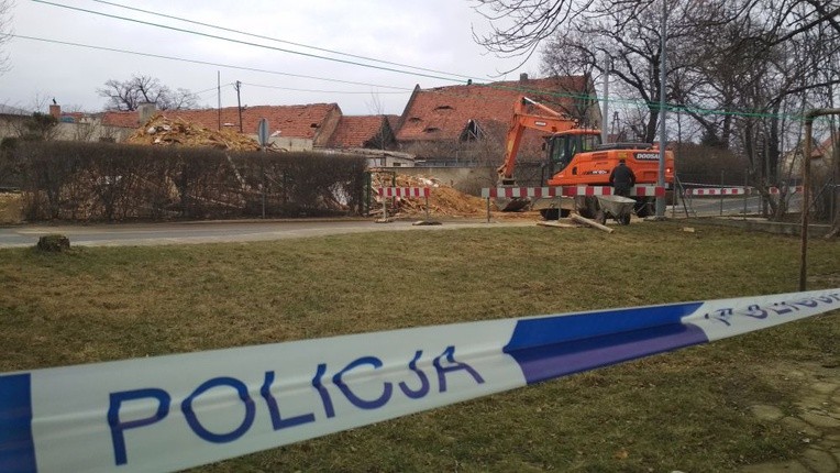 Ruiny po zburzeniu budynku w Dzierżoniowie.