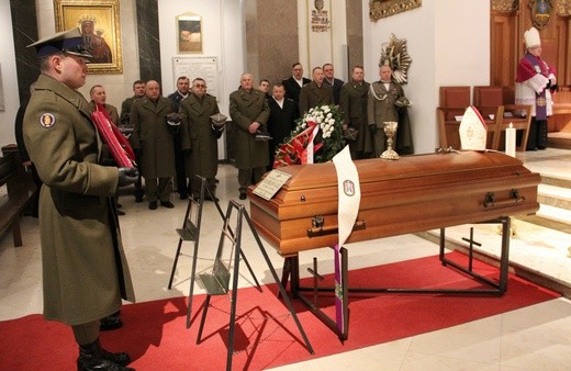 Pogrzeb abp S. Galla w katedrze polowej