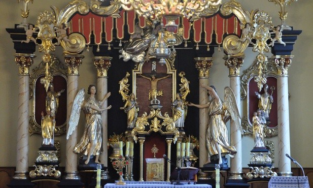 Ołtarz główny w kościele Najświętszego Zbawiciela 