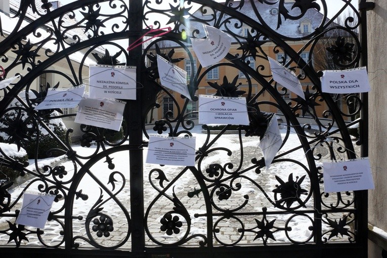 Pikieta zwolenników aborcji pod pałacem arcybiskupa