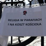 Pikieta zwolenników aborcji pod pałacem arcybiskupa