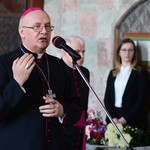 Odsłonięcie herbu abp. Józefa Górzyńskiego