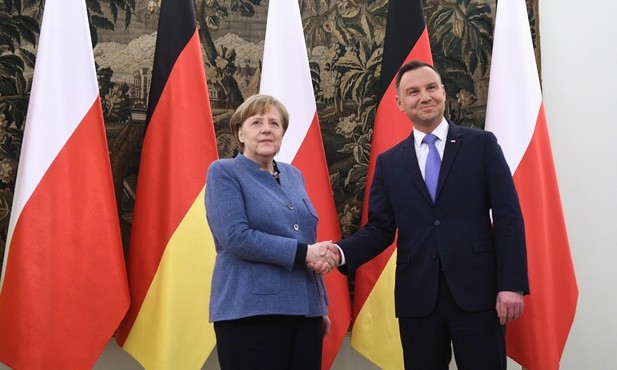 Merkel: Polska daje swój wkład w przyjmowanie uchodźców