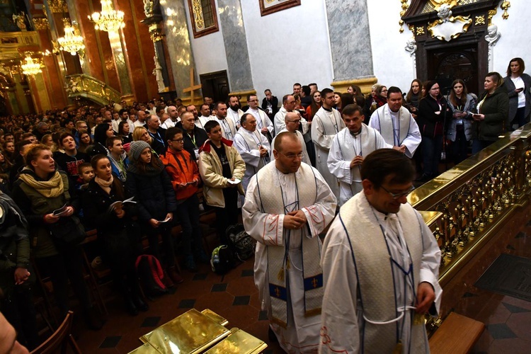 Pielgrzymka maturzystów - aula i bazylika