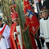 Abp Stanisław Budzik przeszedł z młodymi w procesji ulicami Lublina