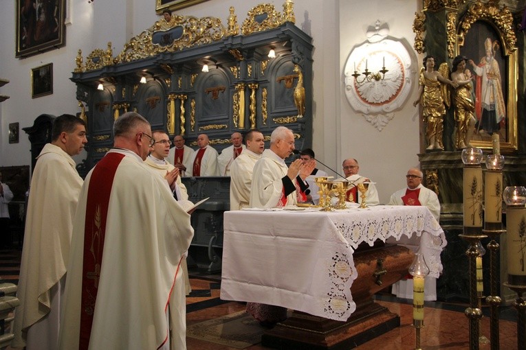 Msza Krzyżma w łowickiej katedrze