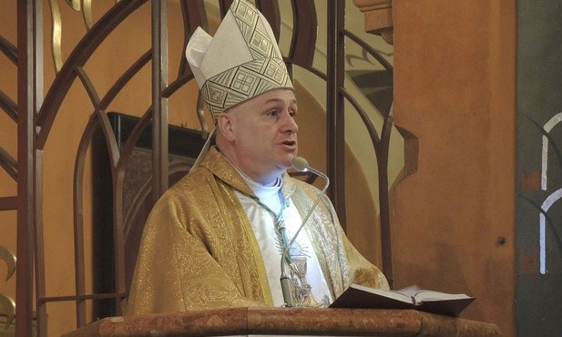 Bp Piotr Greger w Wielki Czwartek w katedrze św. Mikołaja