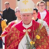 ◄	Wrocławską tradycją stało się, że abp Józef zaprasza młodych do wspólnego spędzenia Światowego Dnia Młodzieży na Ostrowie Tumskim. 