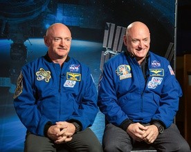 Bracia bliźniacy Scott (z lewej) i Mark Kelly. Obaj są astronautami, ale w kosmosie był tylko Scott.