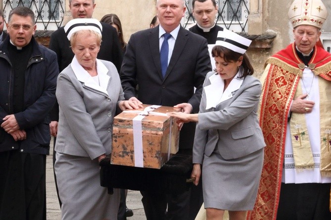 Złożenie szczątków Hanny Chrzanowskiej do sarkofagu w kościele św. Mikołaja w Krakowie