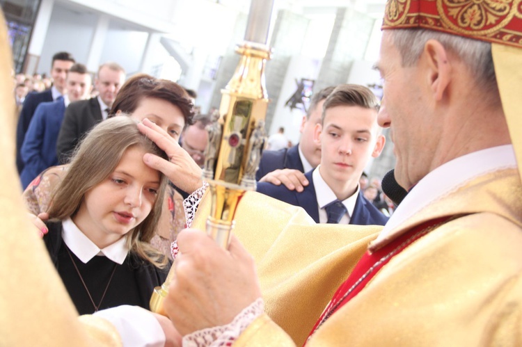 Bierzmowanie w Męcinie