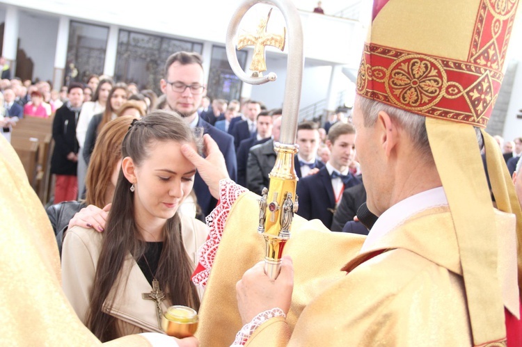 Bierzmowanie w Męcinie