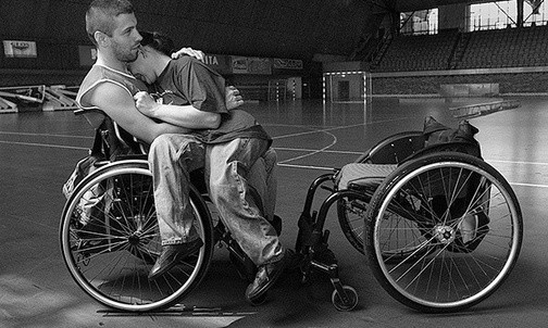 Robert i Basia; zawody w rugby na wózkach w Zabrzu w 2008 r.
