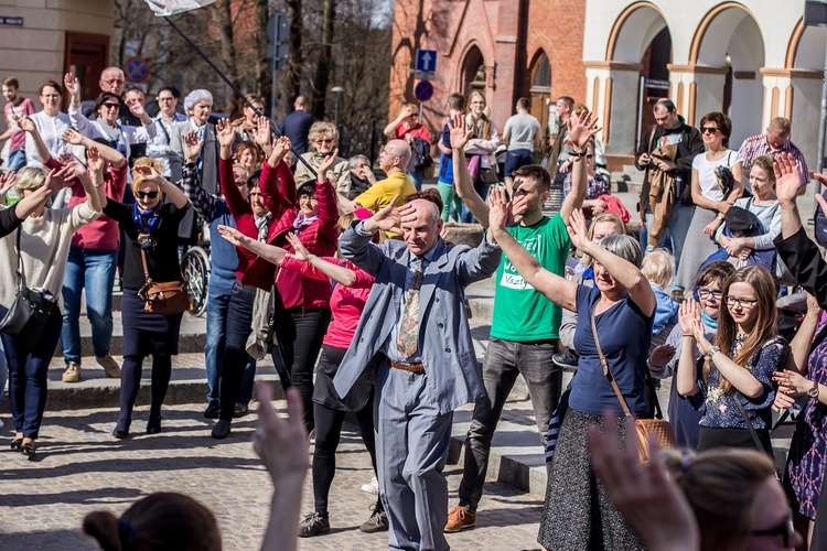 Olsztyn tańczy dla Jezusa!