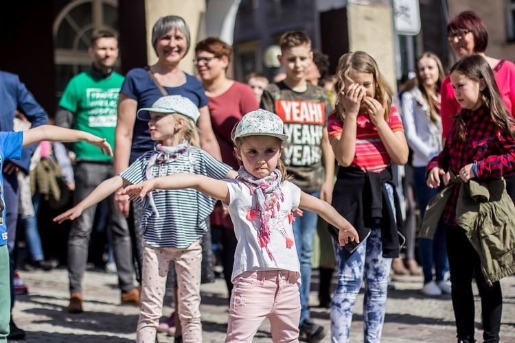 Olsztyn tańczy dla Jezusa!