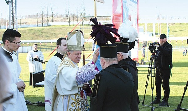 Eucharystia odbyła się na stadionie sportowym w dzielnicy Biały Kamień.