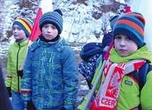 Dzieci uczestniczyły w Drodze Krzyżowej za Polskę.