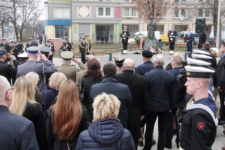 Uroczystości pod pomnikiem Anny Walentynowicz