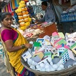 Stragany przed bazyliką Matki Boskiej w dzielnicy Bandra.