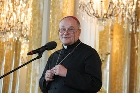 Bp Michał Janocha życzył czytelnikom mądrych książek