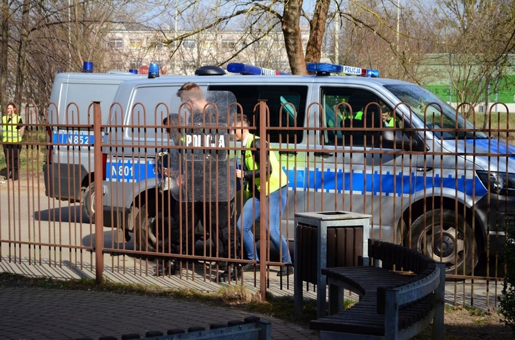 Trening antyterrorystyczny w liceum w Słupsku