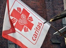 Ks. Dec: Przekazanie premii ministerialnych nie było uzgadniane z Caritas Polska