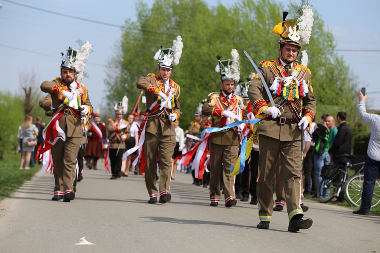 Parada straży grobowych