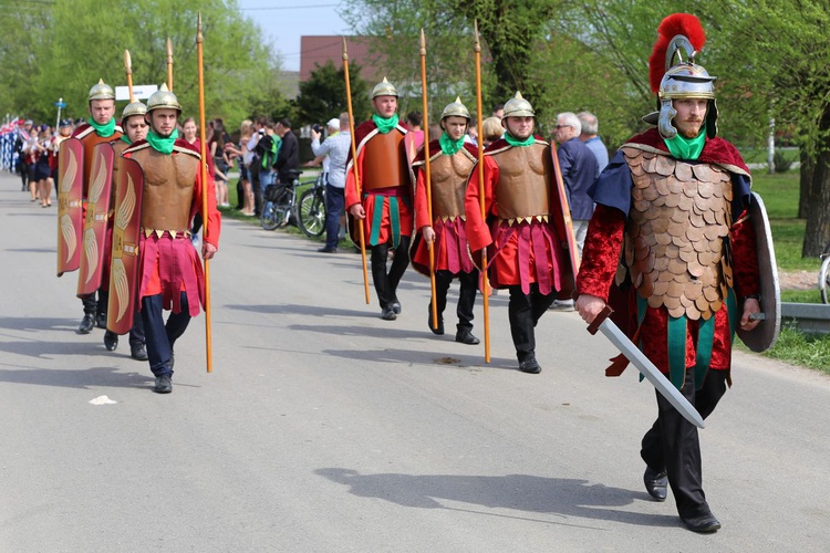 Parada straży grobowych