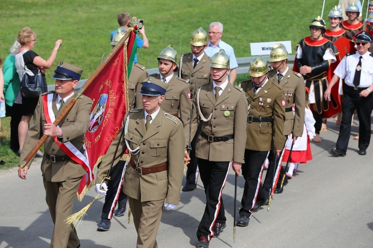 Parada straży grobowych