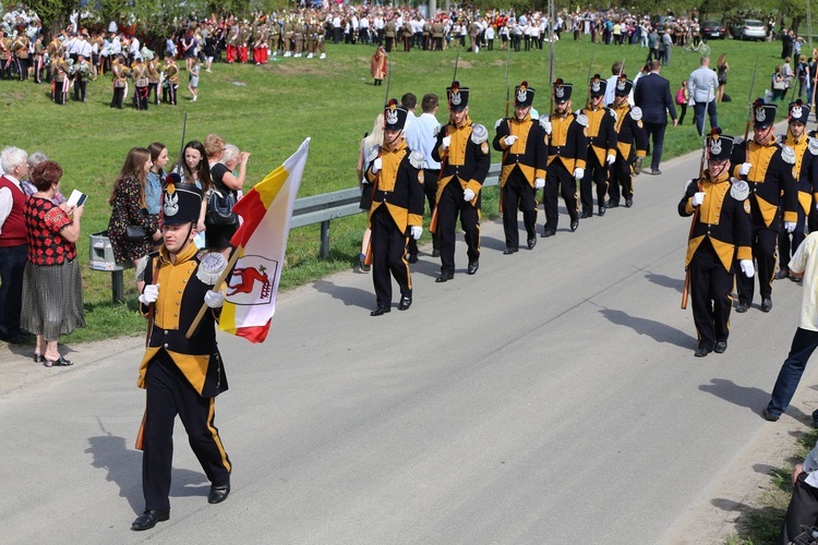 Parada straży grobowych