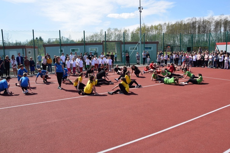 Poświęcenie kompleksu sportowego w Międzyborowie