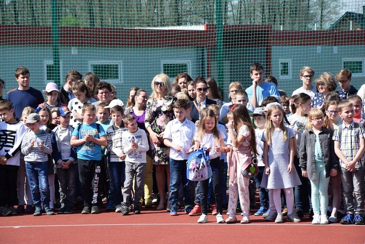 Poświęcenie kompleksu sportowego w Międzyborowie