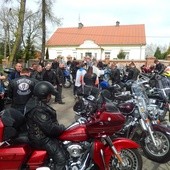 Ok. 300 motocyklistów wzięło udział w inauguracji sezonu w Tłuchowie