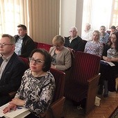 Konferencje gromadzą często komplet słuchaczy.