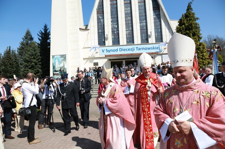 Inauguracja synodu. Nabożeństwo i procesja